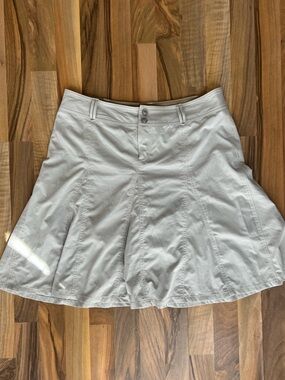 Athleta light gray / cream pleated skort, size 10, EUC